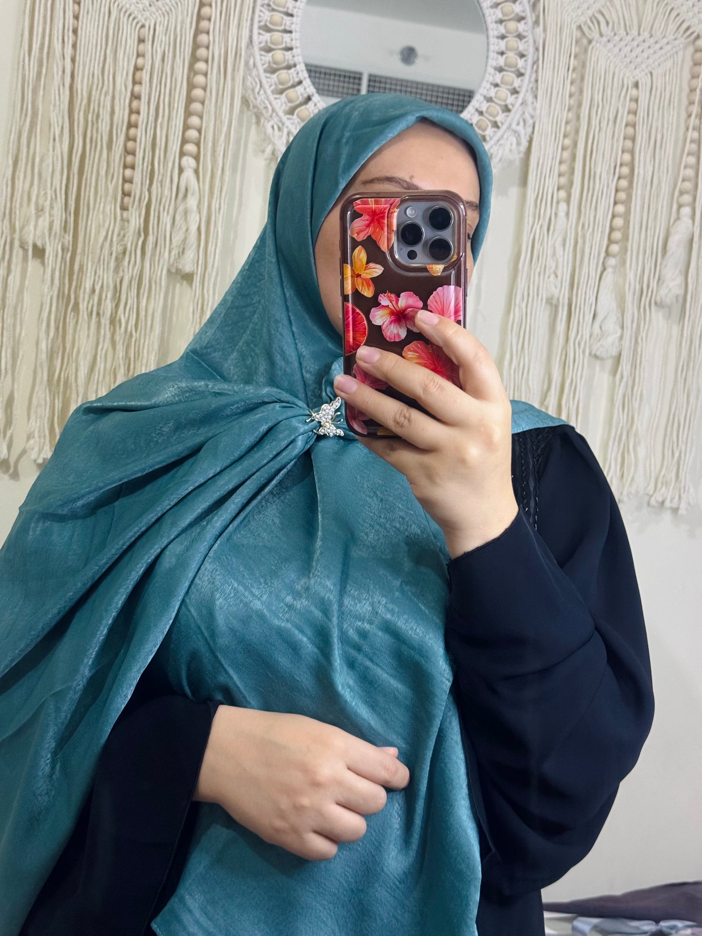 حجاب شرعي مربع مع اكسسوار